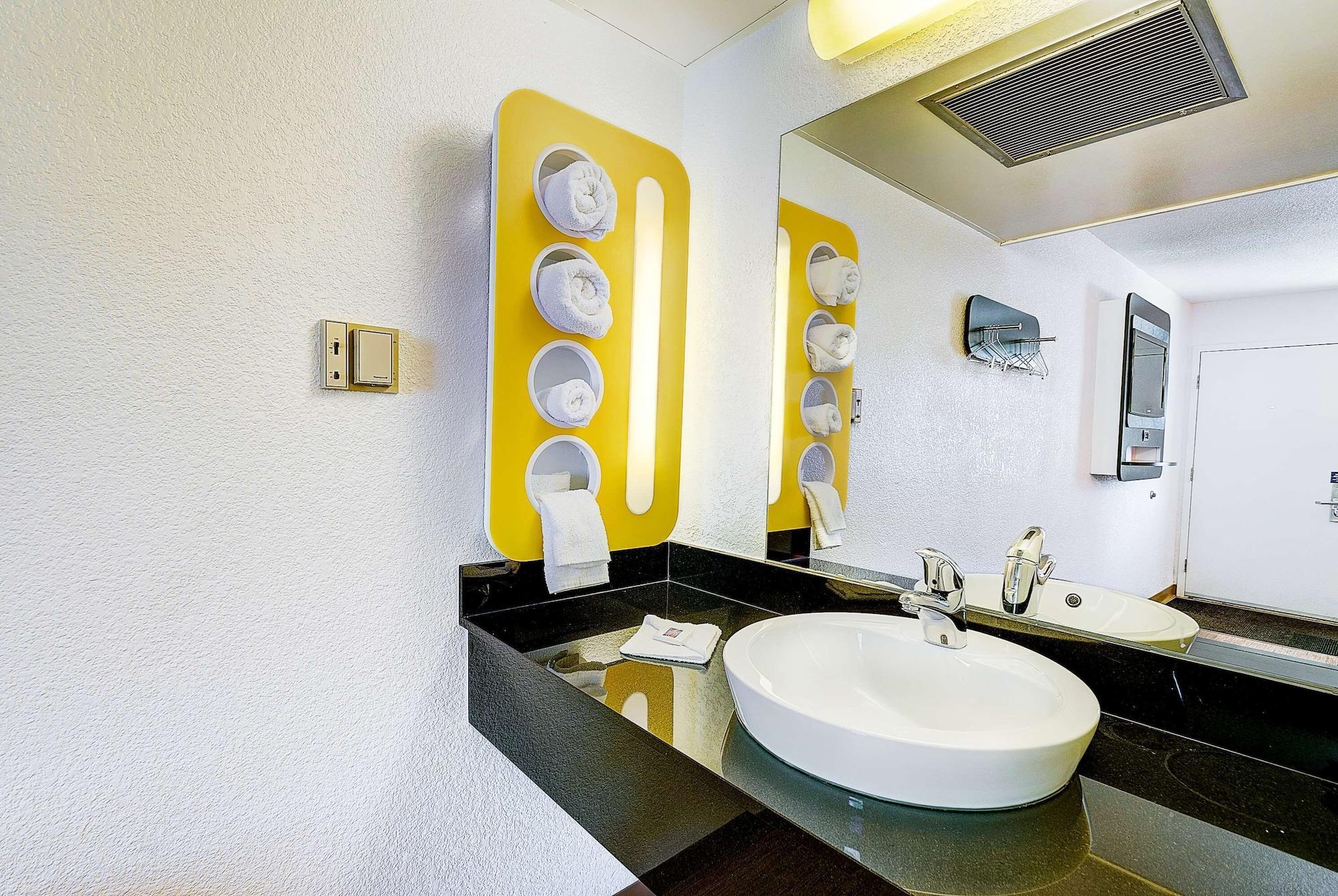 Park Inn By Radisson, Thornton Εξωτερικό φωτογραφία
